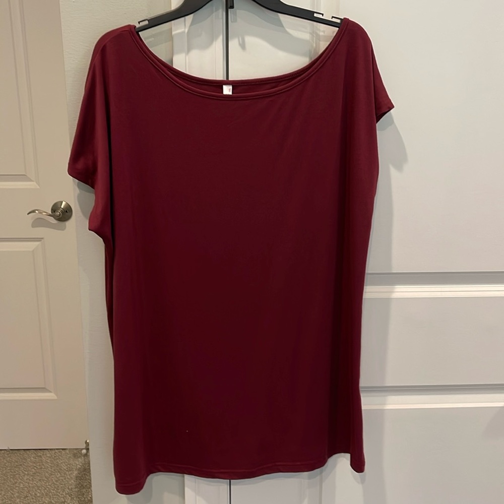 Halife asymmetrical tee, size 2xl, maroon, meant to be worn off one shoulder